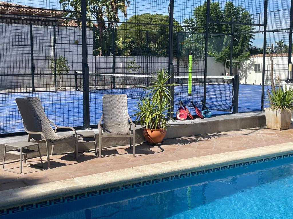Villa with heated pool and private padel court